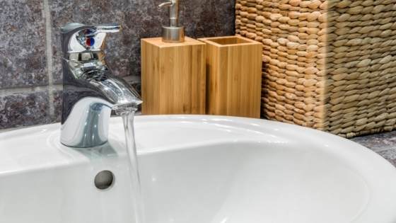 If you're planning to buy a home, pay extra attention to the bathroom. These issues should be addressed before you seal the deal.